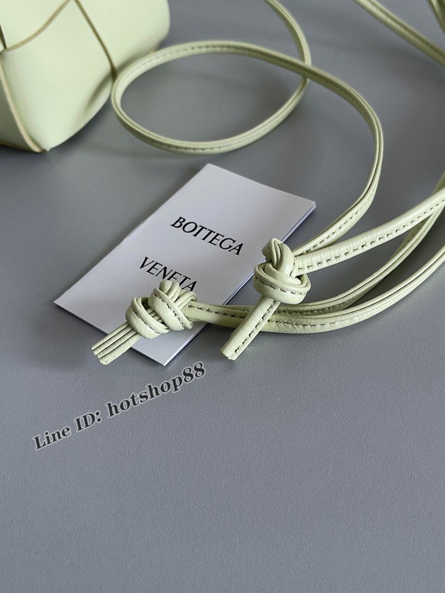 BV專櫃新款水洗歡樂紫女包 葆蝶家手工編織小水桶包 款號：680217 bbv1167